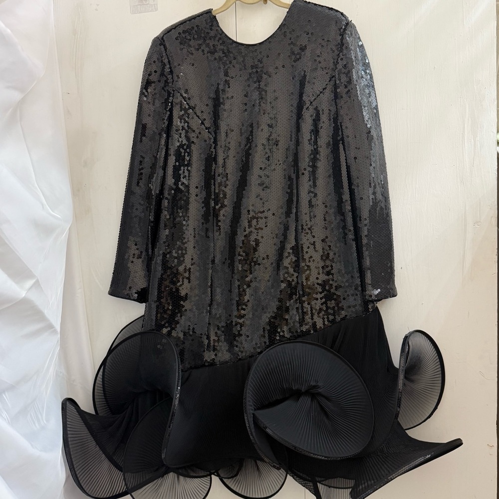 Saks Fifth Avenue Black Sequin and Mesh Twirl Pleat Formal Dress 2x/3x (see Meas - Picture 3 of 15